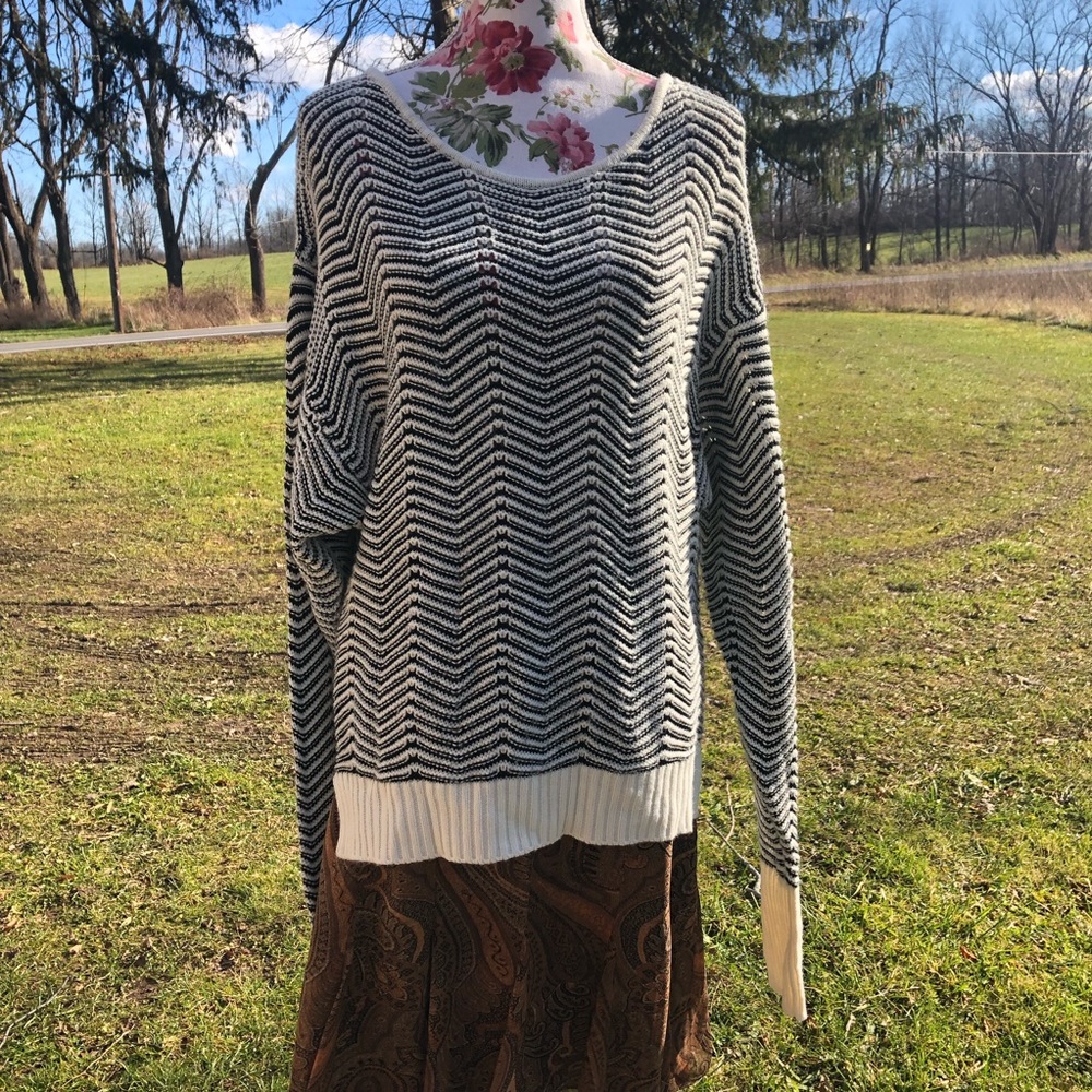 Sweater - Picture 3 of 6